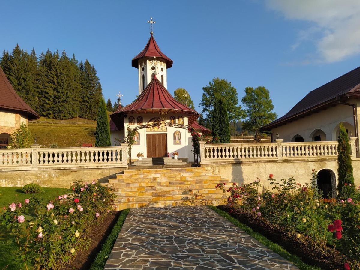 Casa Moldovita Bagian luar foto